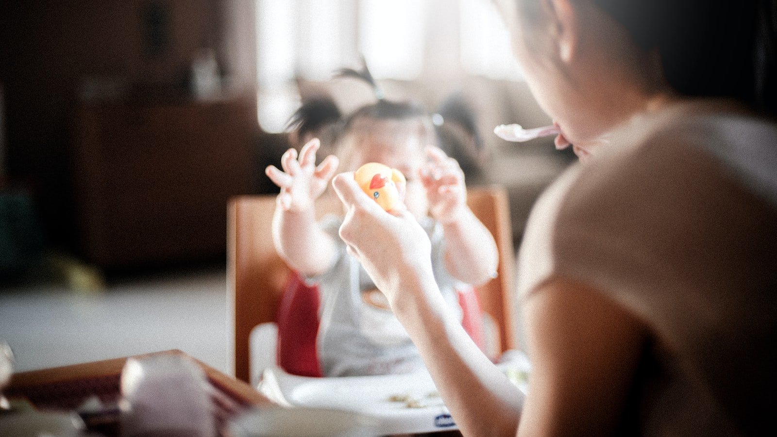 How to Create a Nighttime Feeding Routine