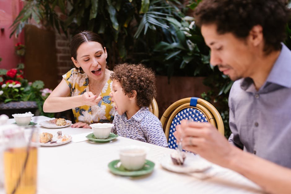 The Pros and Cons of Mixed Feeding: What New Moms Should Know