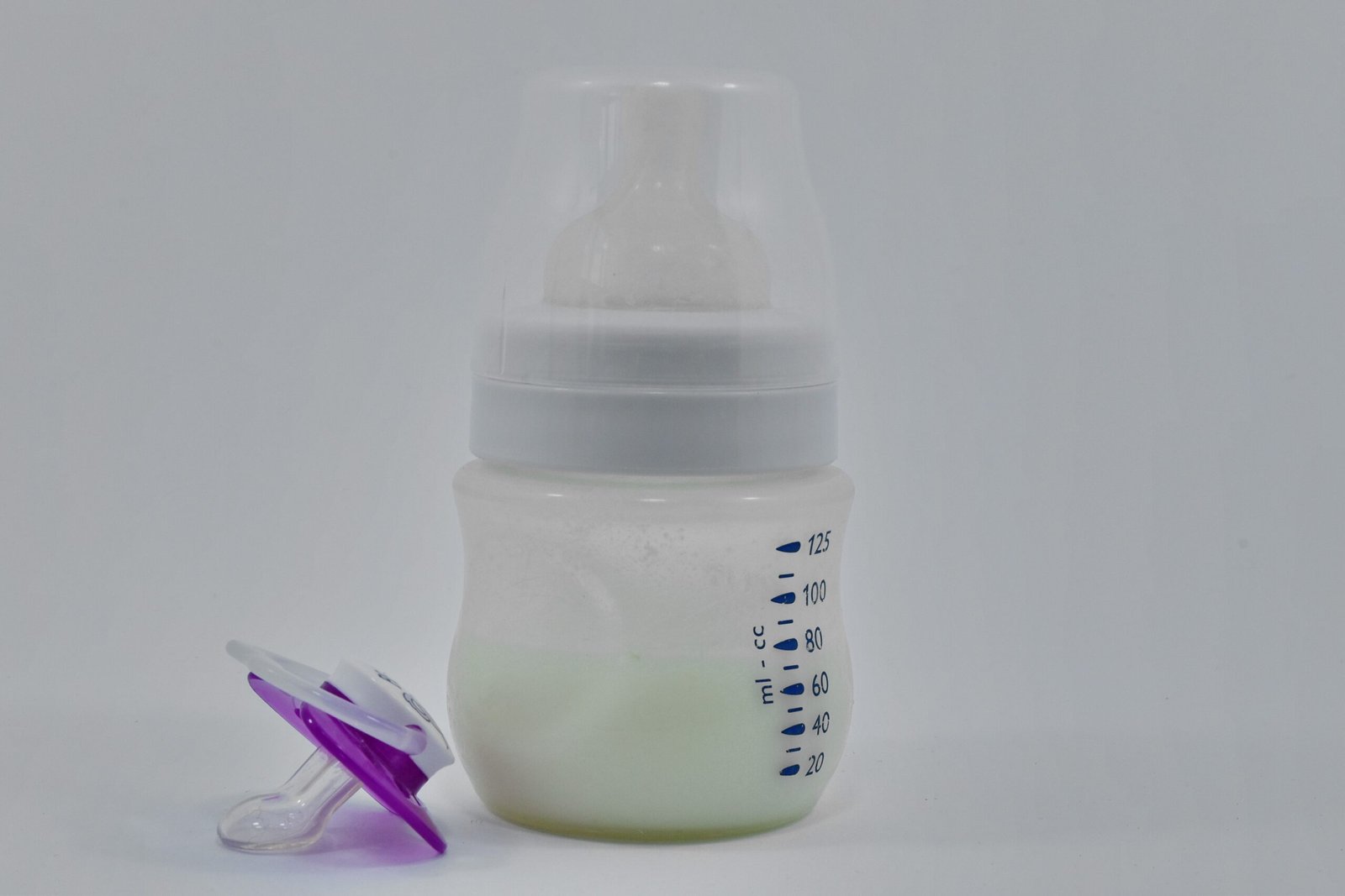 How to Choose the Right Baby Bottle for Formula Feeding