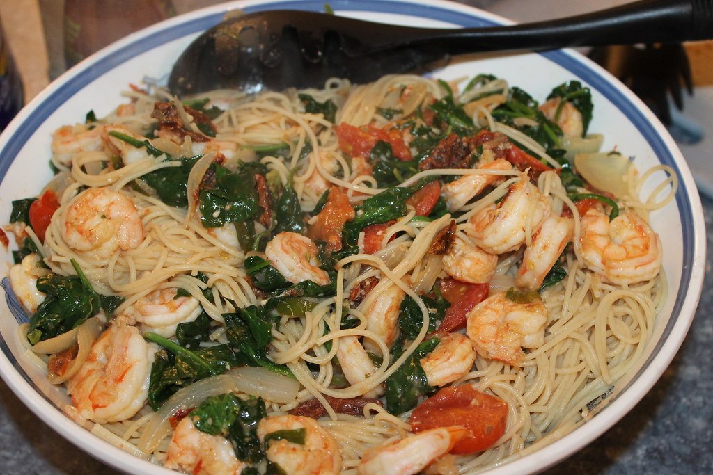 A Versatile and Nutritious Base: Tomato Spinach Shrimp Pasta Recipe