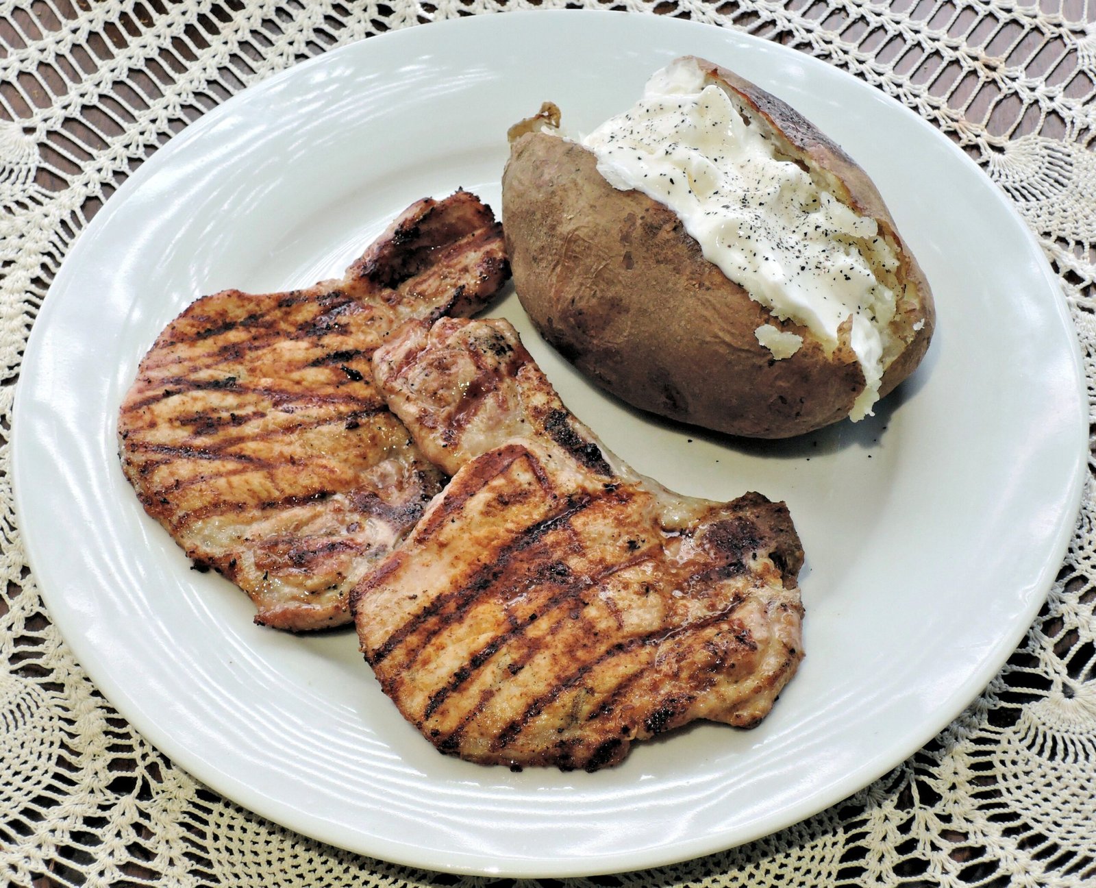 Garlic Pork Chops in Creamy Mushroom Sauce: Luxurious and Healthy