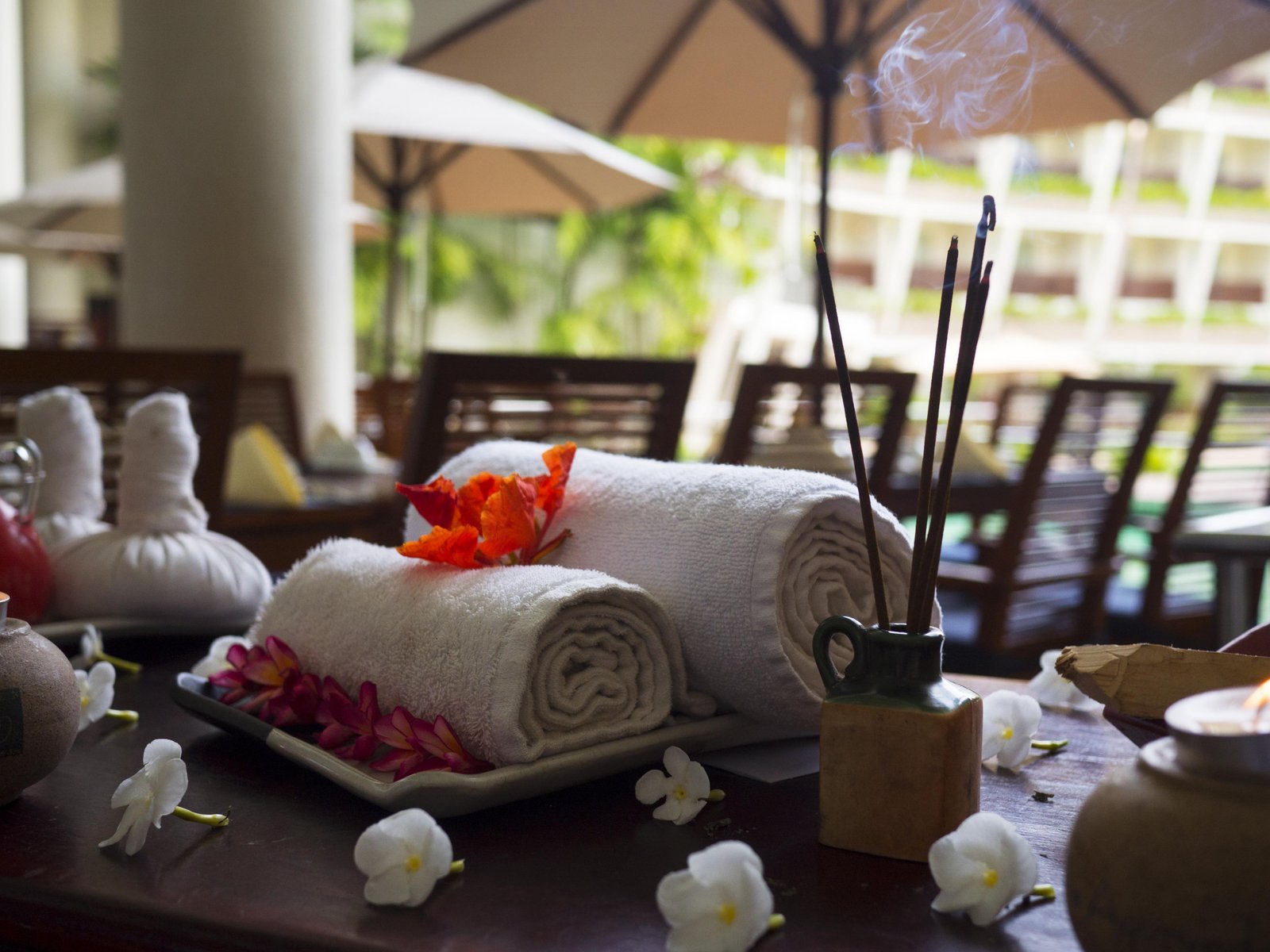 Create‌ a ​Spa-Like Atmosphere with ⁢Thoughtful Decor