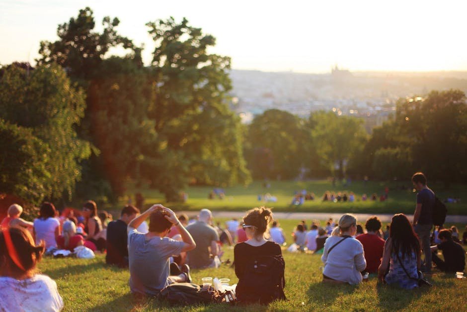 Maximize Family Fun and Fitness: Engaging Outdoor Activities for Moms and Kids