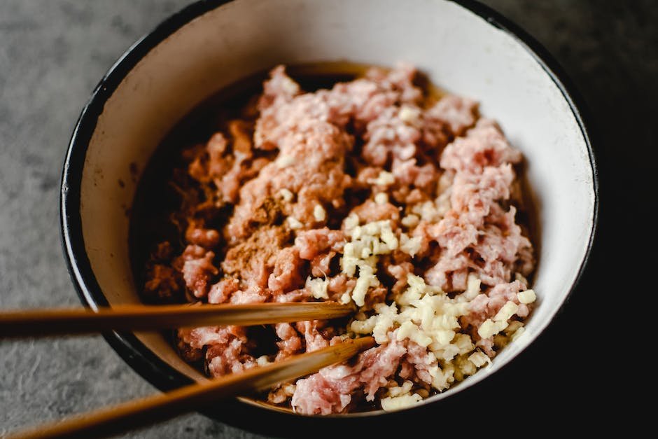 Savor the Perfect Combination of Garlic and Pork Chops: A Culinary Delight