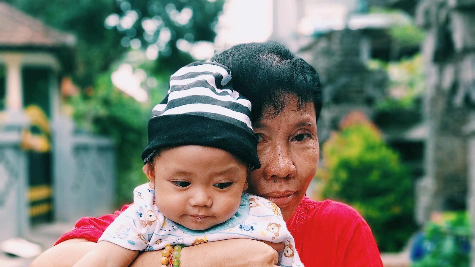Keeping It Safe: Precautions and Guidelines for Moms in the Virtual Reality World
