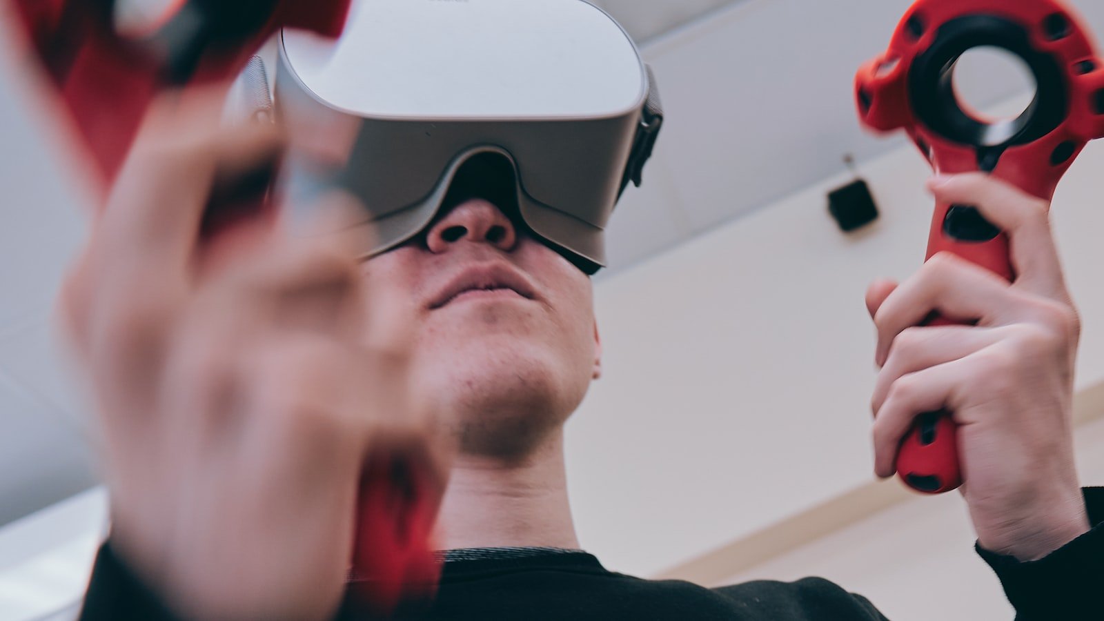 Exploring the Exciting Possibilities of Virtual Reality: What Moms Need to Know